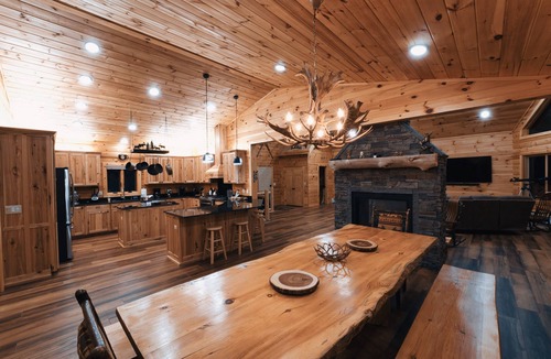 Jay Ski Chalet | Ski Whiteface . A luxurious log cabin Deer Pine Chalet