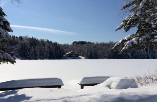 Town of Bellmont House | Skiing, golf, snowmobiling waterfront cottage for rent. Four Season.
