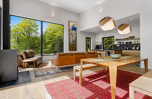 Warren House | Sky Zen | House in Warren with ridge line mountain views - dogs welcome