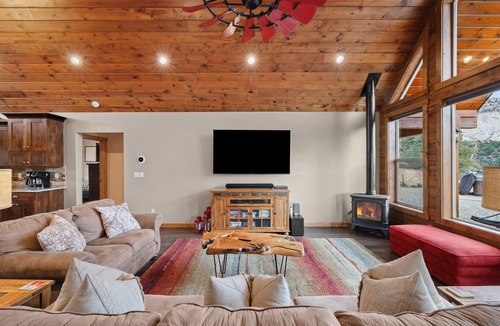 Orderville House | Skyfall Cabin | Private Hot tub | Zion NP
