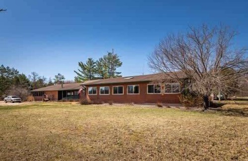 Neillsville Cabin | Sleeps 6, 3BR, Fully Furnished, On-site Fun