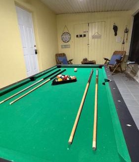 Cocoa Beach House | Sleeps 8 1k 2Q 1T w pool hockey ping-pong
