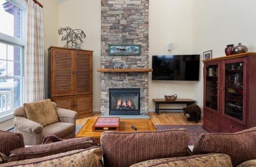 Central Vermont- Killington House | SlopeSide Chalet - Pool, Grill, Hot tub, Views