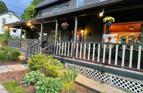 Jeffersonville Hotel | Smugglers Notch Inn