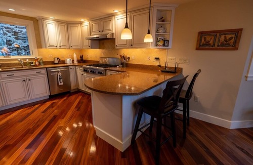 Montgomery Center House | SnowDream Chalet - 4 miles from Jay Peak!