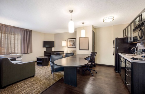 Richfield Hotel | Sonesta Simply Suites Minneapolis Richfield