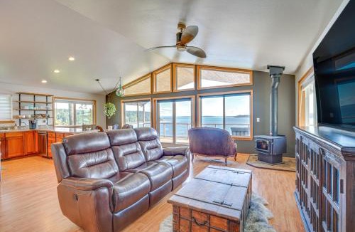 Lakebay House | South-Facing Herron Island Retreat w/Sound Views!