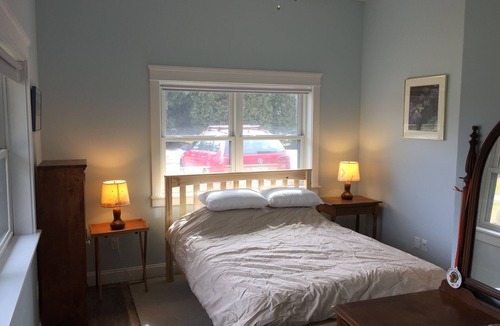 South Hero House | South Hero Guesthouse with lake access and great sunsets