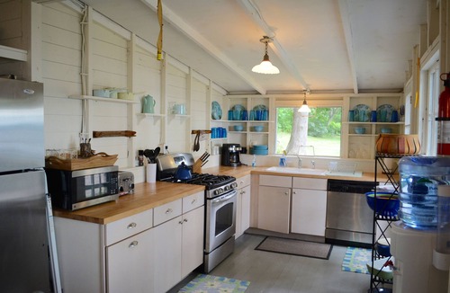 South Hero Cottage | South Hero Sunset Facing 5 Bedroom Lakefront Cottage