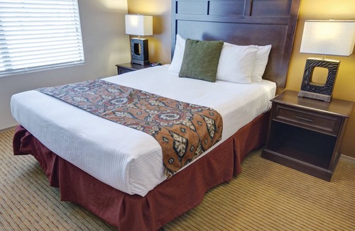 Ahwatukee Foothills Resort | South Mountain Preserve Resort 2bdr
