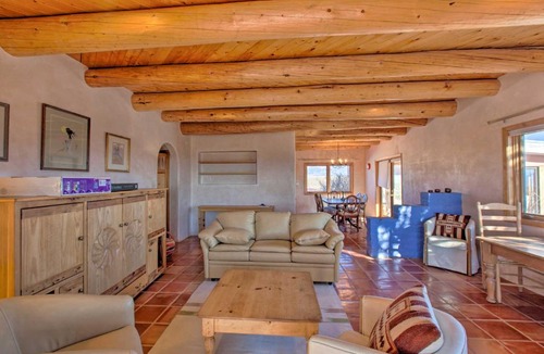 El Prado House | Southwest Home with 360-Degree Mtn View, Ski Nearby!