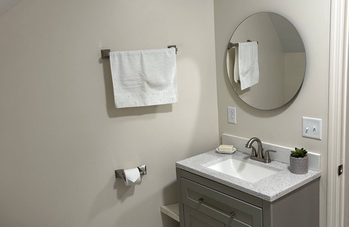 Chazy Apartment | spacious 1-bedroom apartment in enchanting Chazy with WiFi
