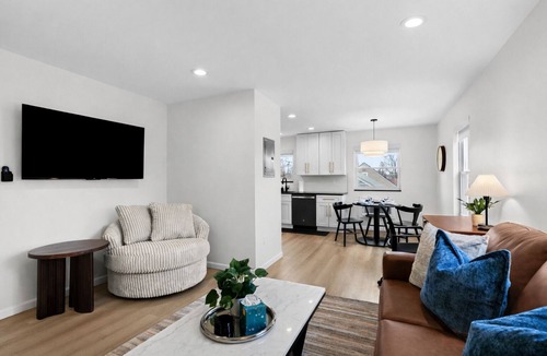 Eastpointe Apartment | Spacious 1BR End Unit