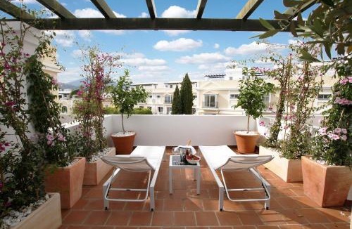 Marbella Apartment | Spacious 2 Bed Duplex in Aloha Gardens close to Puerto Banus
