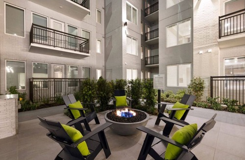 The Galleria Apartment | Spacious 3 Bed/2.5 Bath Apartment in the Galleria