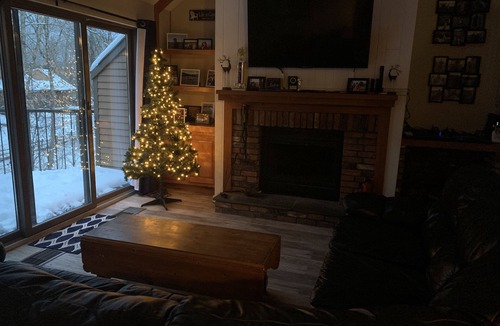 West Hartford Condo | Spacious 4 Bedroom/3 Full Bathroom Family Friendly Townhouse in Quechee Lakes