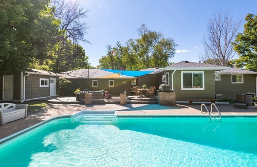 Burnsville House | Spacious 4-bedroom house in charming Burnsville with Pool!
