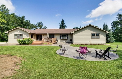 Onamia House | Spacious 4 bedroom house, AC, fitness room in charming cove Bay Area