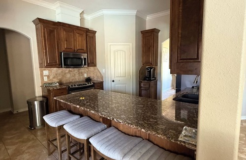 Longview House | Spacious 4BR Oasis with private pool perfect for families & Groups