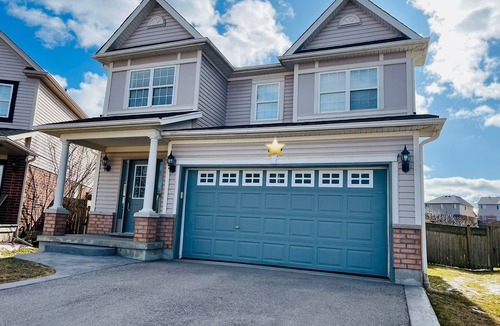 Waterloo House | Spacious 4BR | Private Backyard | Prime Location In Waterloo
