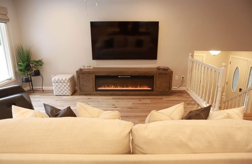 Plymouth House | Spacious 5-bedroom house in Plymouth, Near Medicine lake and Downtown. AC WiFi