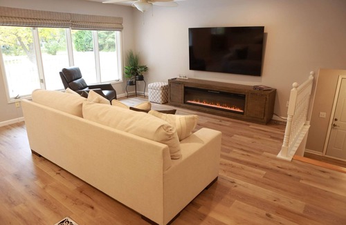 Plymouth House | Spacious 5-bedroom house in Plymouth, Near Medicine lake and Downtown. AC WiFi