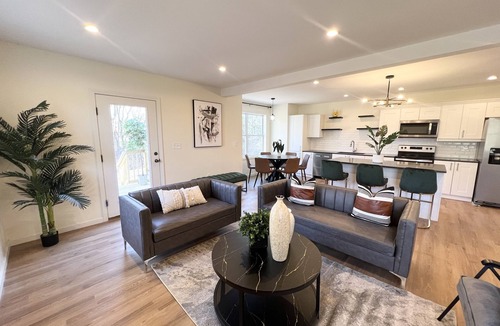 Bloomfield House | Spacious 5-bedroom townhome with WiFi and AC in charming Bloomfield