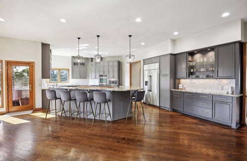Eden Prairie House | Spacious 5-bedroom house with fitness room and AC in beautiful Eden Prairie