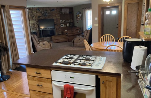 Merriam Park House | Spacious 6-bedroom 3 bath house Saint Paul - sleeps 18!
