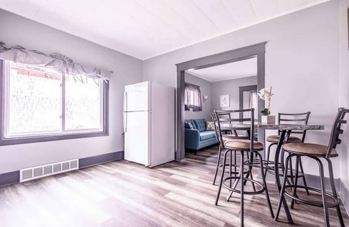 Downtown Niagara Falls House | Spacious 6BR 2BA in Niagara Falls.