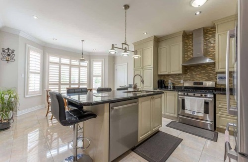 Brampton House | Spacious 7BR Home with Private Yard & Fast WiFi!