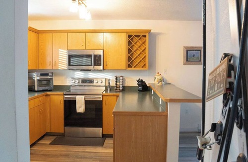 Big Sky House | Spacious and Comfortable Chalet - 10min from Skiing, 45min from Yellowstone