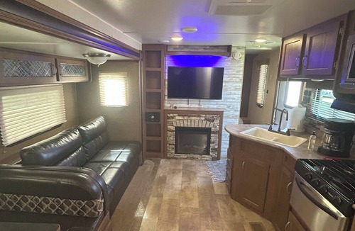 Fountain City House | Spacious and full stocked RV on the Mississippi River