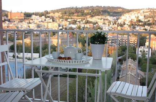 Cervantes Condo | SPACIOUS APARTMENT WITH BEAUTIFUL VIEWS PARKING IN THE CENTER