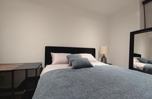 Milton Apartment | Spacious Bright 9ft Ceiling with Private Entrance