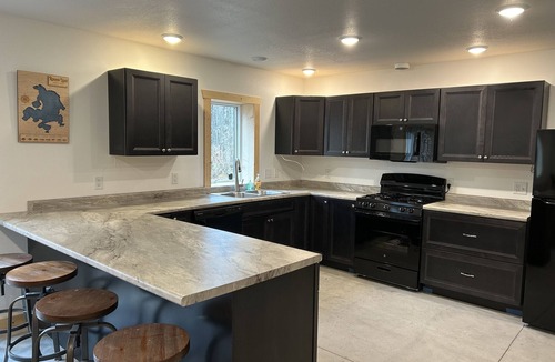 Hayward Cabin | Spacious cabin minutes from recreational trails & Round Lake