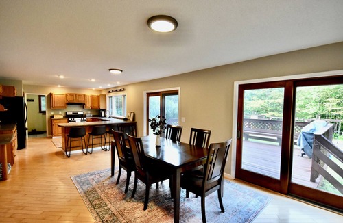East Haven  Rutland County House | Spacious, comfortable home, close to Killington and Pico. Sleeps 8.
