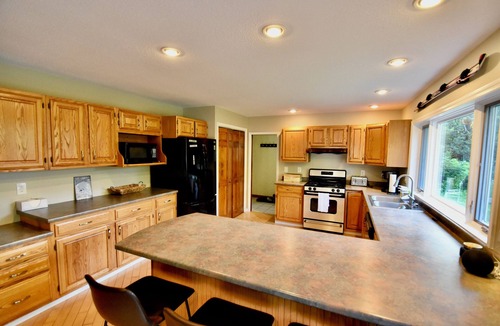 East Haven  Rutland County House | Spacious, comfortable home, close to Killington and Pico. Sleeps 8.