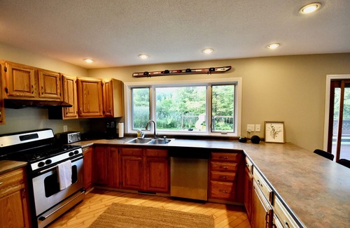 East Haven  Rutland County House | Spacious, comfortable home, close to Killington and Pico. Sleeps 8.