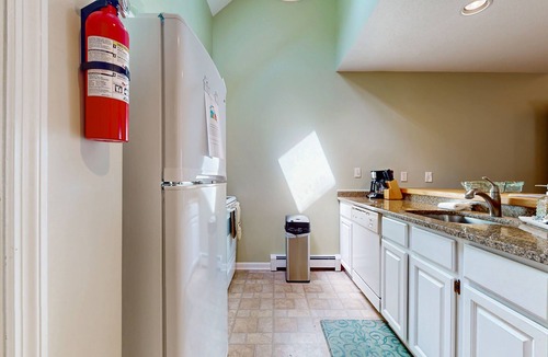 West Hartford Condo | Spacious condo with mountain view, fireplace, a/c, walk to Lake Pinneo