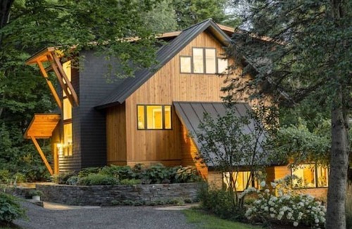 Waterbury House | Spacious Contemporary Dream Home