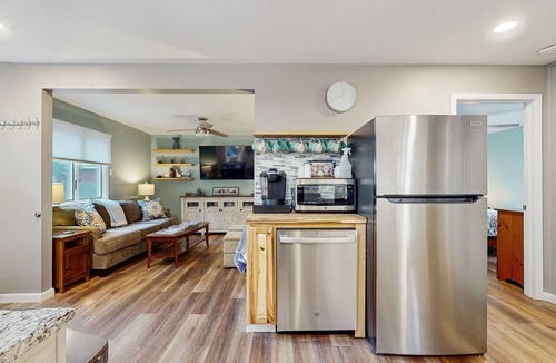 Gloversville Cottage | Spacious cottage with deck, kayaks, private beach - in ADK Park