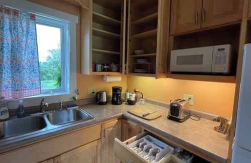 Montpelier Apartment | Spacious country retreat, close to Montpelier, close to nature. Smoke/pet free