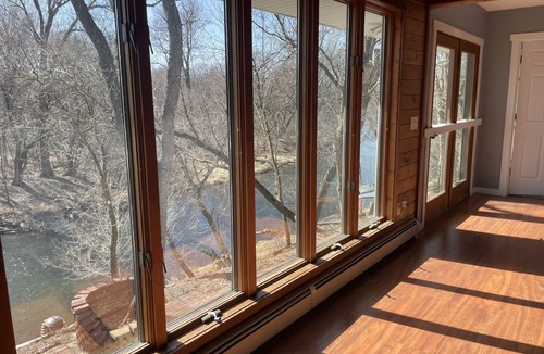 Star Prairie House | Spacious & Cozy home on The Apple River- Hiking, Tubing, Skiing, Racing, 12+ ppl
