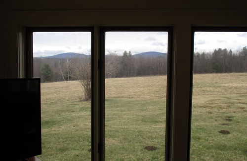 Peterborough House | Spacious Estate With Mtn Views! Private Setting, Great Family Home!