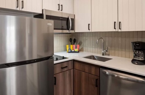 West Bloomington Hotel | Spacious Extended Stay in Bloomington – Great for Families, Business & Shopping