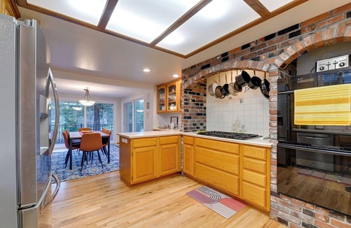 Grants Pass House | Spacious Grants Pass Home w/Hot Tub & River Views
