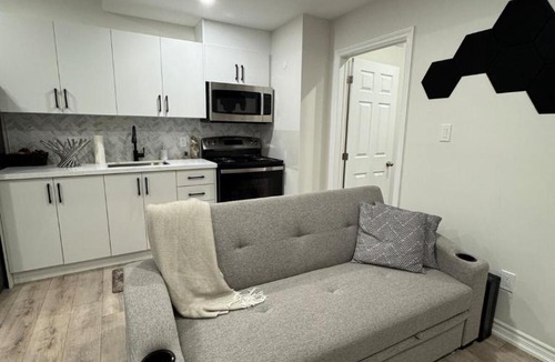 Vaughan Apartment | Spacious High Ceiling Lower Level Suite-New & Cozy