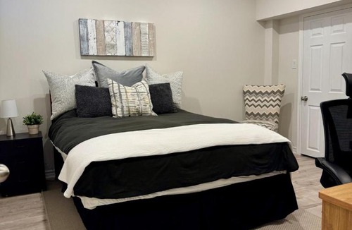 Vaughan Apartment | Spacious High Ceiling Lower Level Suite-New & Cozy