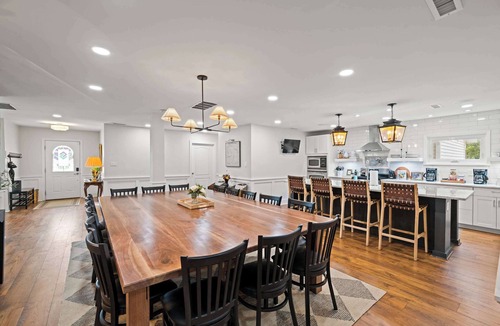 Williamstown House | Spacious Home for 12 Near Ark - w/Pool & Hot Tub!